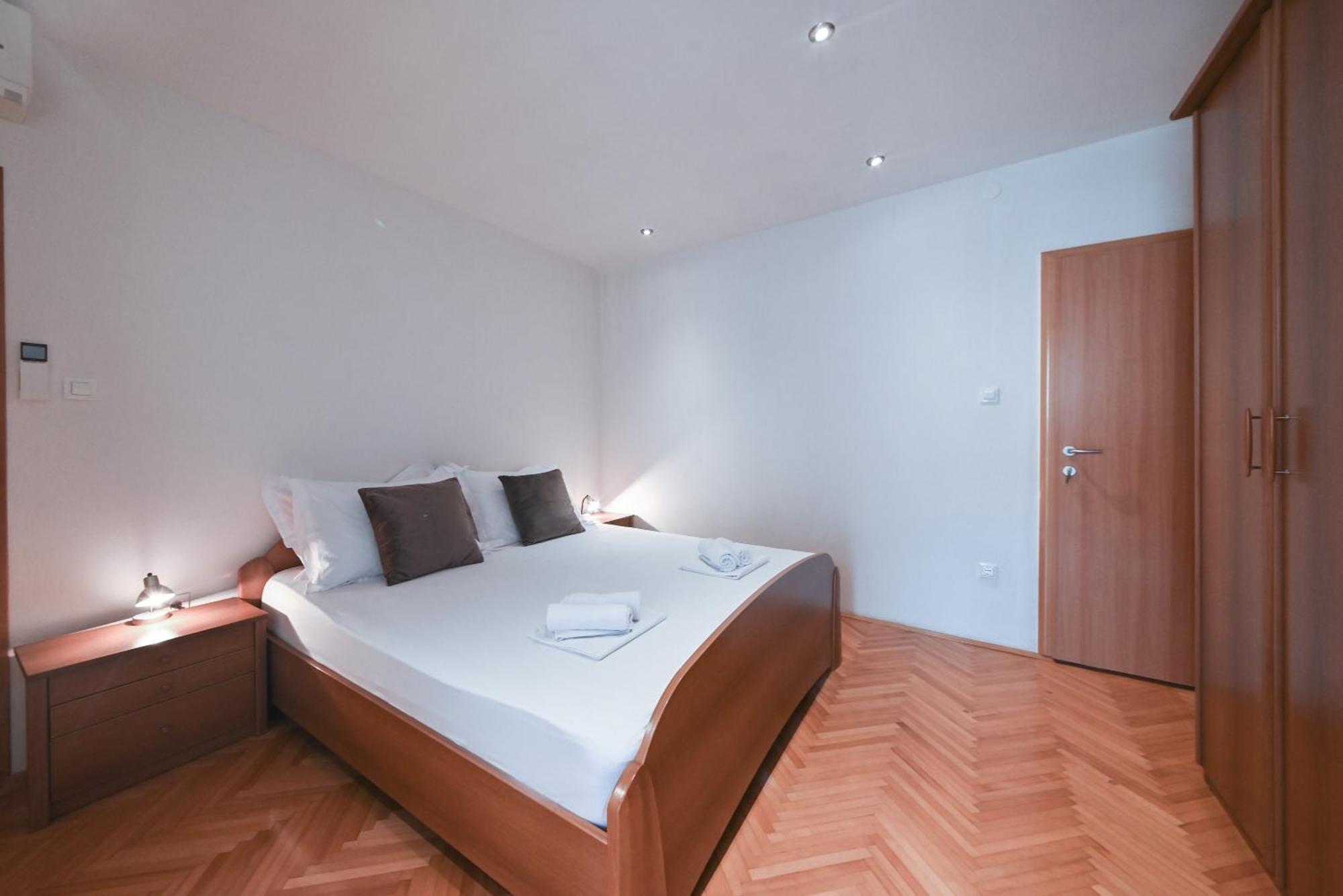 Apartments Carevic Ante Baška Voda Eksteriør bilde
