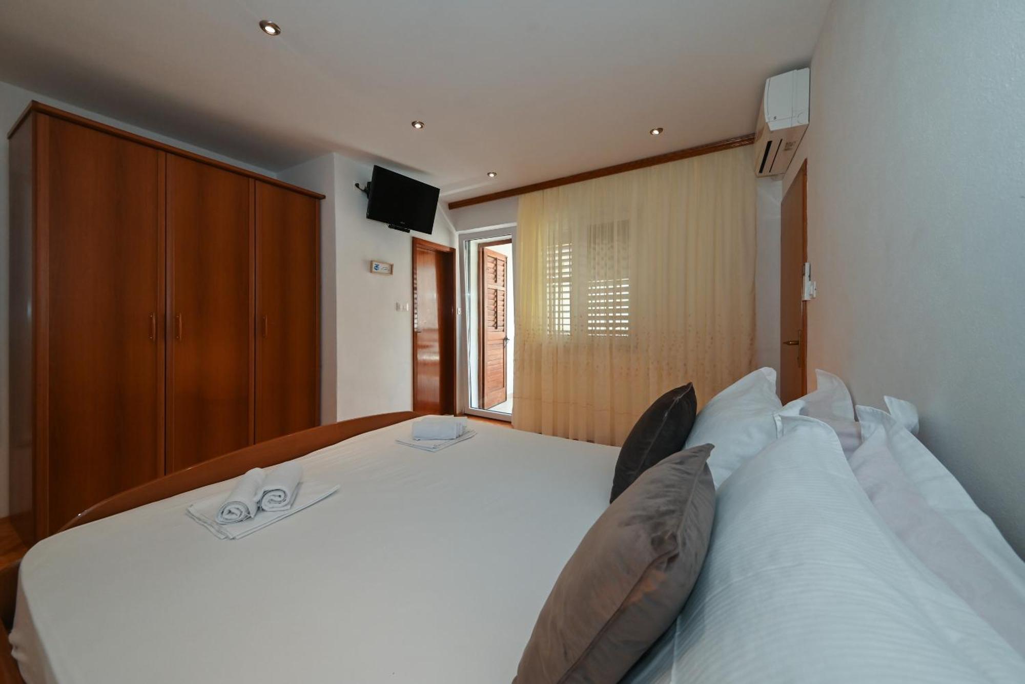 Apartments Carevic Ante Baška Voda Eksteriør bilde
