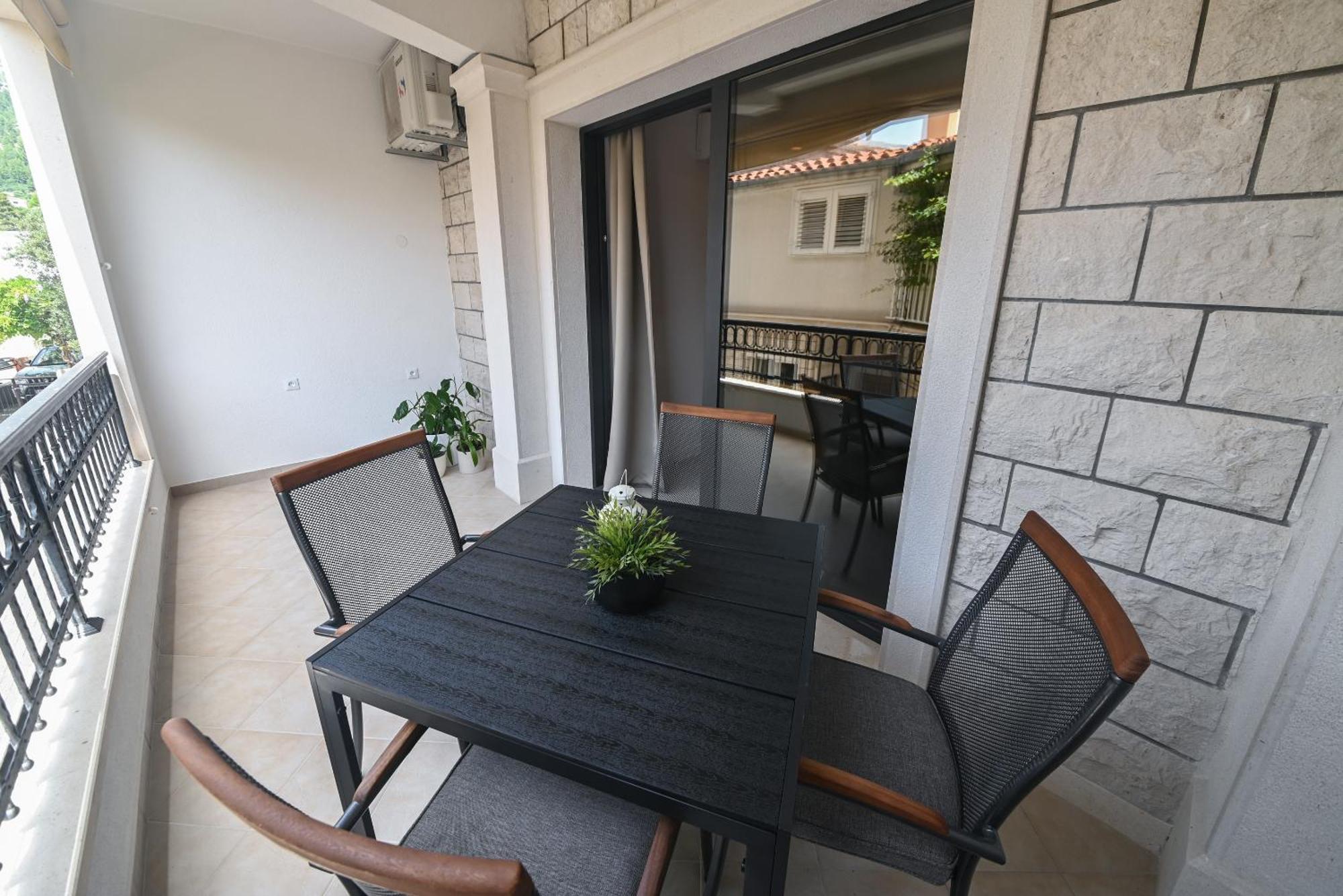 Apartments Carevic Ante Baška Voda Eksteriør bilde