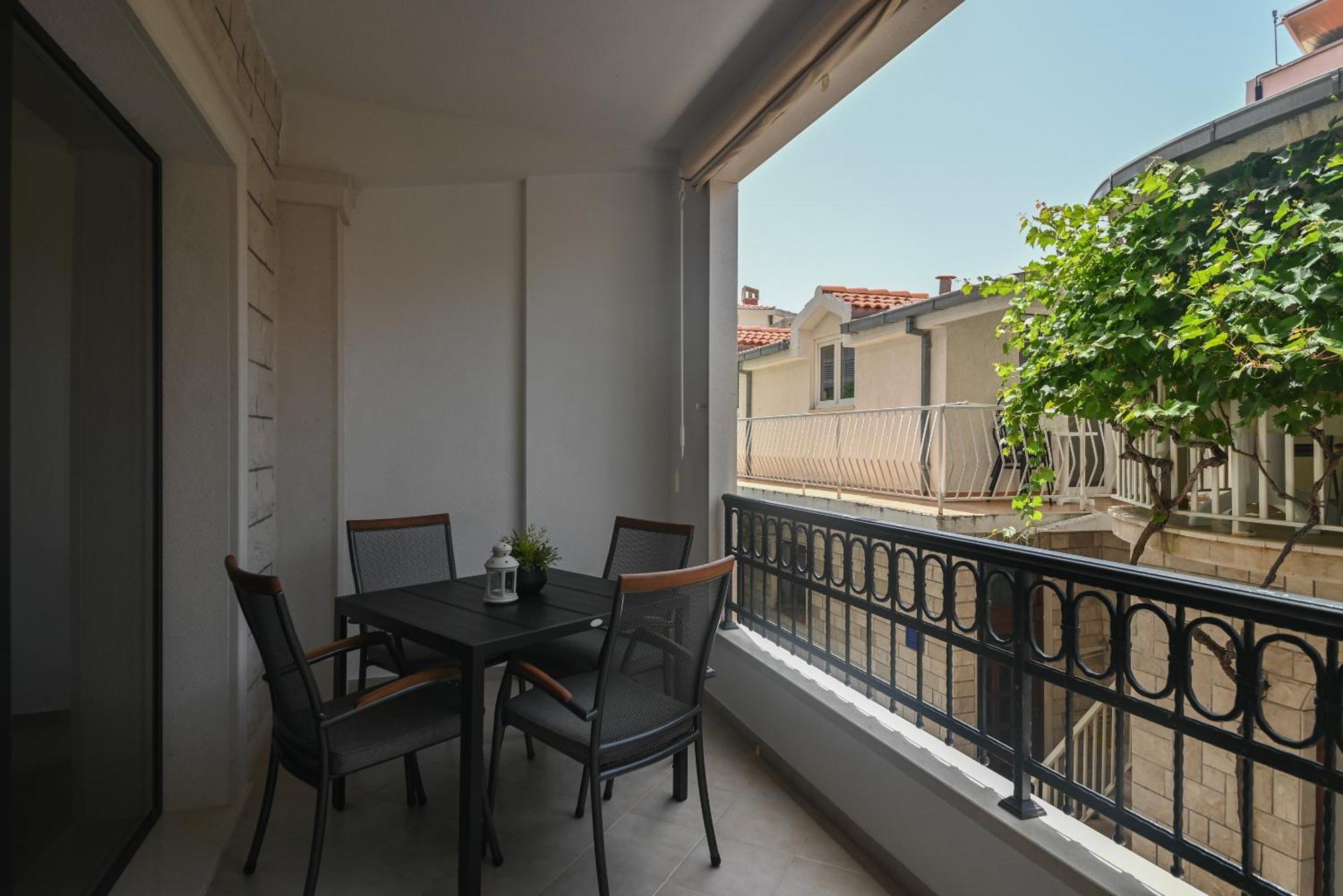 Apartments Carevic Ante Baška Voda Eksteriør bilde
