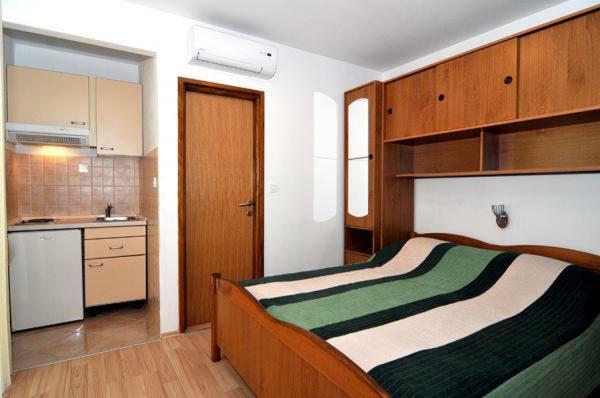 Apartments Carevic Ante Baška Voda Rom bilde
