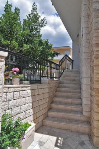 Apartments Carevic Ante Baška Voda Eksteriør bilde
