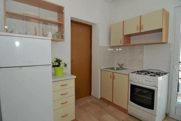 Apartments Carevic Ante Baška Voda Eksteriør bilde