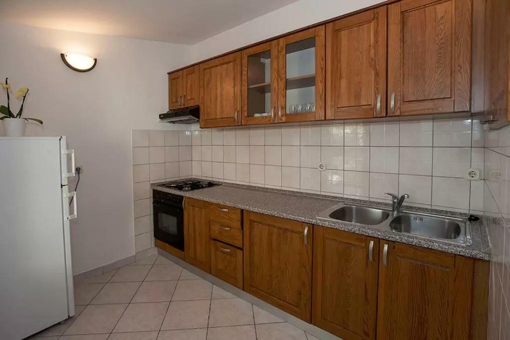 Apartments Carevic Ante Baška Voda Eksteriør bilde